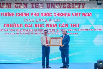 ĐH Nam Cần Thơ đón nhận Bằng khen của Thủ tướng Chính phủ