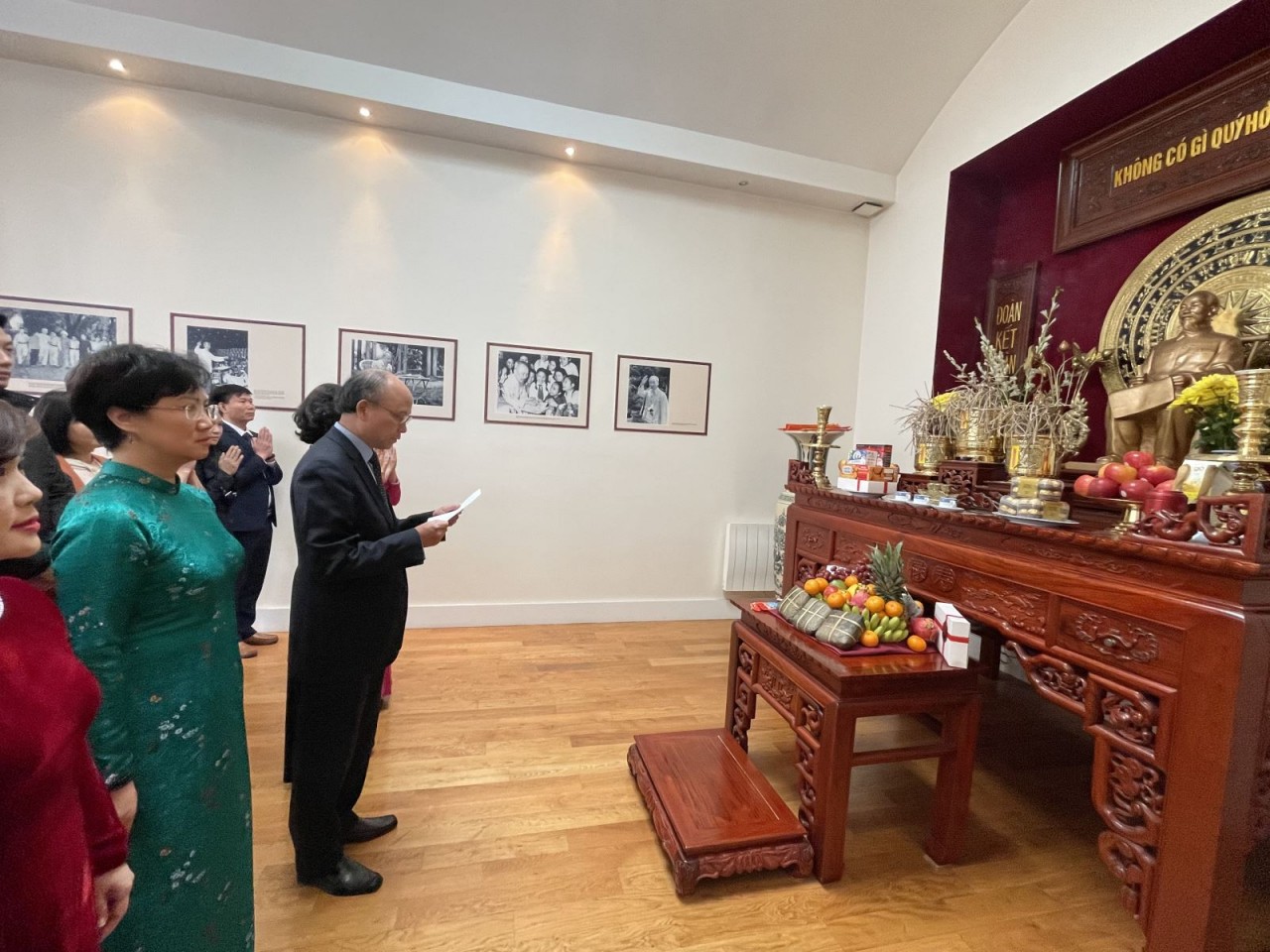 Đại sứ quán Việt Nam tại Pháp tưởng nhớ các Vua Hùng