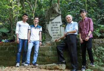 Lưu học sinh Lào, Campuchia hào hứng nghe bố mẹ Việt kể chuyện Vua Hùng