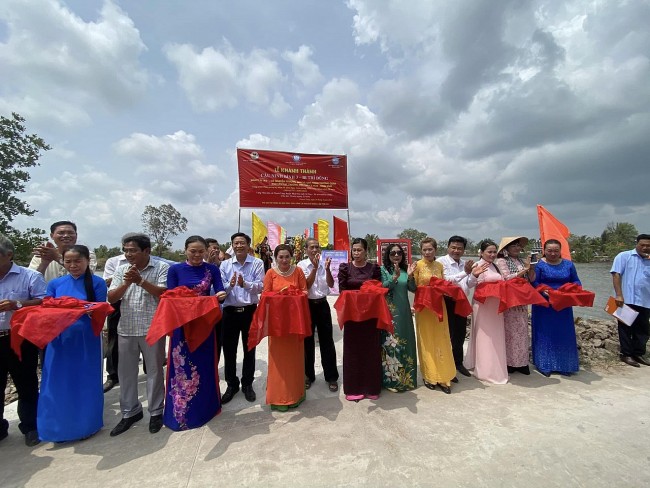 Bàn giao 3 cây cầu cho người dân Cà Mau
