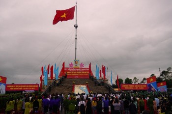 Quảng Trị long trọng tổ chức lễ Thượng cờ “Thống nhất non sông”