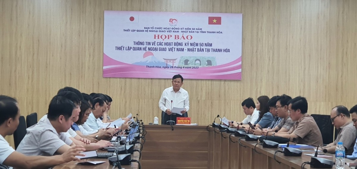 Phó Chủ tịch Thường trực UBND tỉnh Thanh Hóa Nguyễn Văn Thi phát biểu tại họp báo.