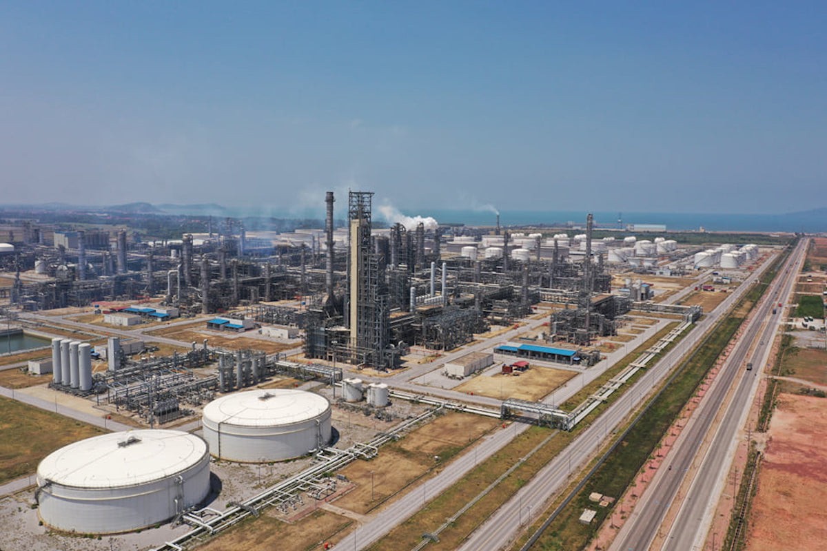 Nhà máy lọc hóa dầu Nghi Sơn là dự án FDI có quy mô lớn của nhà đầu tư Nhật Bản, tổng vốn đăng ký 9 tỉ USD.