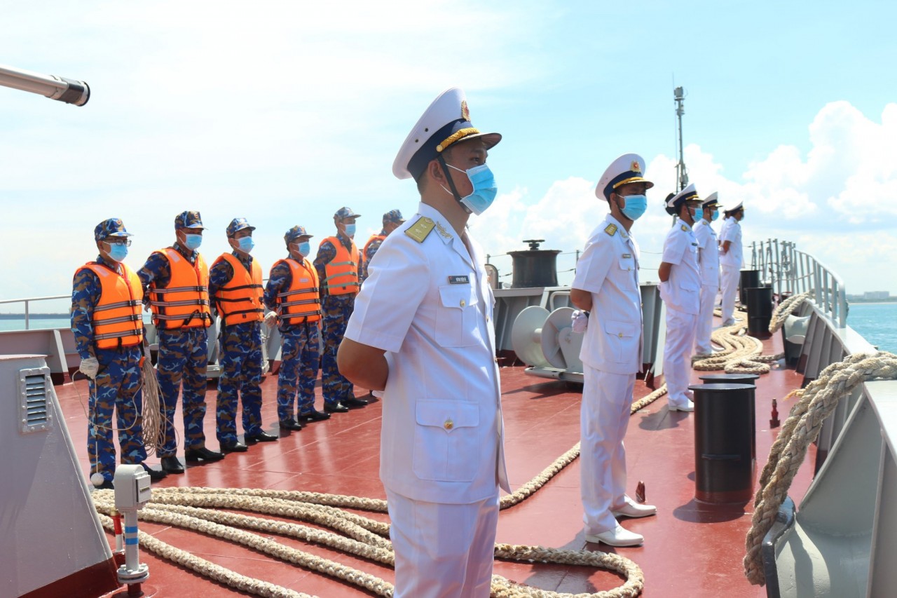 Tàu 015-Trần Hưng Đạo đến Singapore tham gia các hoạt động đối ngoại quốc tế