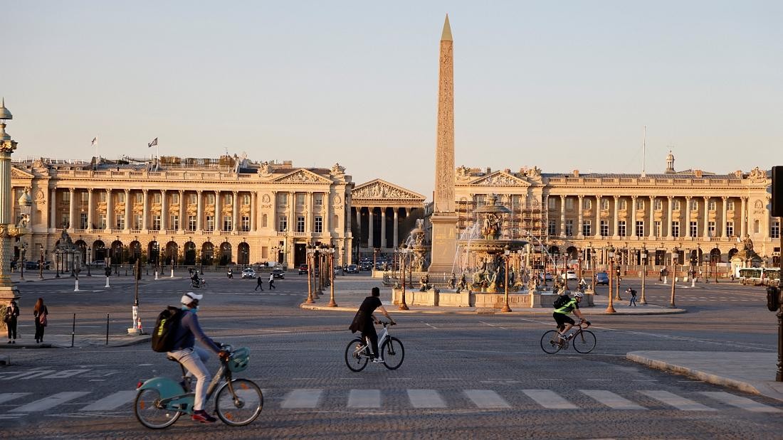 Người dân Pháp được trợ cấp, có làn đường, bãi đậu xe riêng nếu đi xe đạp