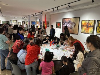 Việt Nam gây ấn tượng tại Triển lãm nghệ thuật tiêu điểm quốc tế 2023 tại Mông Cổ