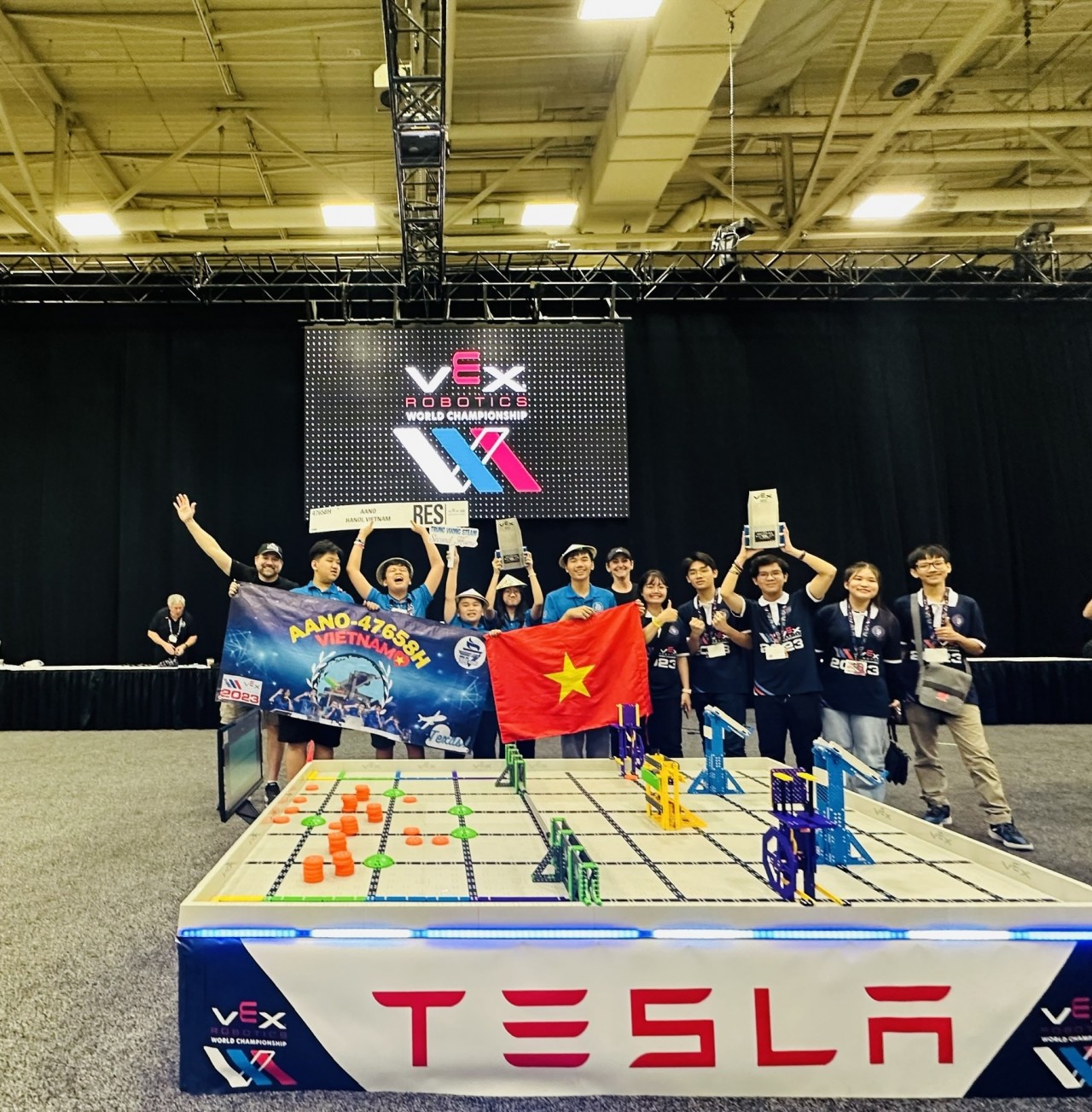 Việt Nam thắng lớn tại VEX Robotics World Championship 2023