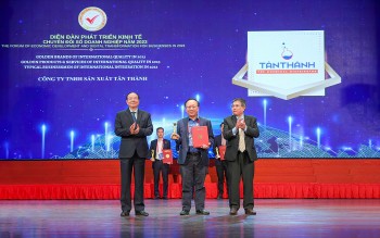 Tân Thành: Doanh nhân Nguyễn Đức Việt nhận giải “doanh nhân cống hiến vì sự phát triển kinh tế Việt Nam”