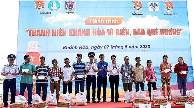 Nhiều hoạt đồng ý nghĩa tại Hành trình “Thanh niên Khánh Hòa vì biển, đảo quê hương”