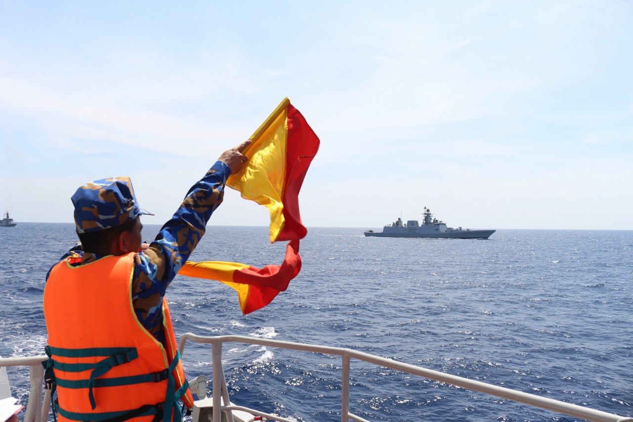 Chùm ảnh Tàu 015-Trần Hưng Đạo diễn tập Hàng hải đa phương Ấn Độ-ASEAN (AIME) năm 2023