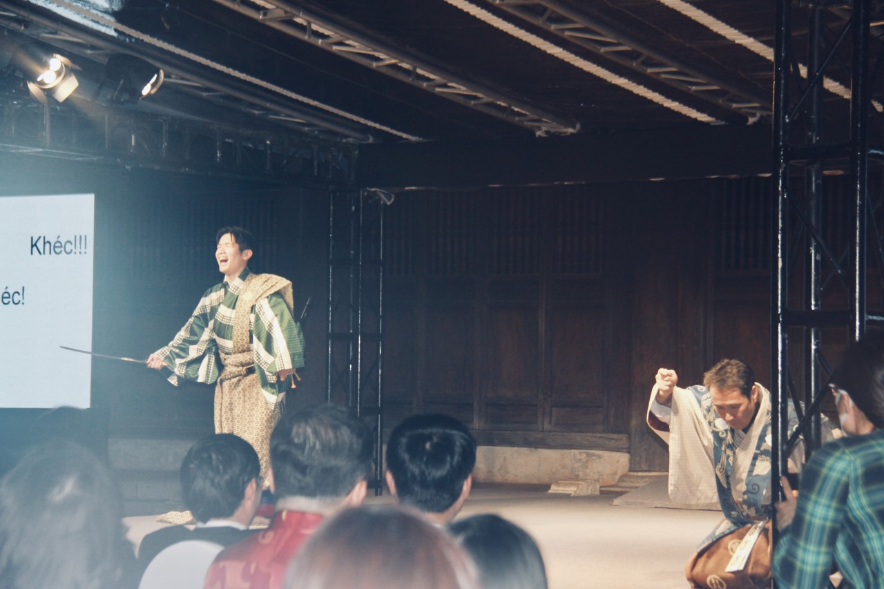Người dân Hà Nội thưởng thức hài kịch 650 năm tuổi của Nhật Bản