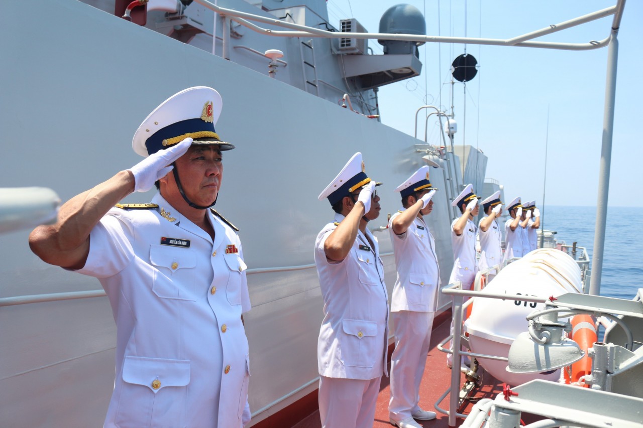 Tàu 015-Trần Hưng Đạo tham gia Lễ duyệt binh tàu Hải quân các nước ASEAN