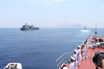 Tàu 015-Trần Hưng Đạo tham gia Lễ duyệt binh tàu Hải quân các nước ASEAN
