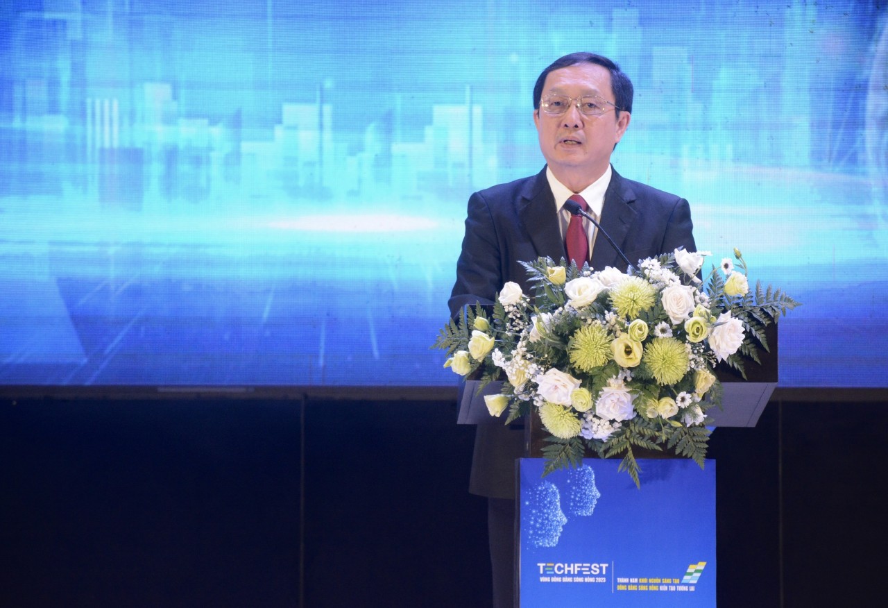 Bộ trưởng KH&CN Huỳnh Thành Đạt tại Lễ khai mạc Techfest vùng Đồng bằng sông Hồng 2023 tối 11/5.