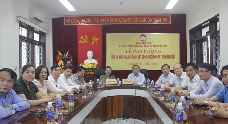 Tỉnh Quảng Bình ủng hộ 1 tỷ đồng cho tỉnh Điện Biên làm nhà Đại đoàn kết Tỉnh Quảng Bình ủng hộ 1 tỷ đồng cho tỉnh Điện Biên làm nhà Đại đoàn kết