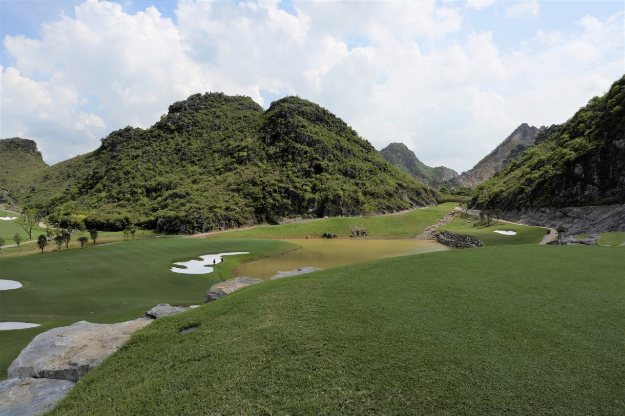 Hố số 15 sân gôn Legend Valley Country Club.