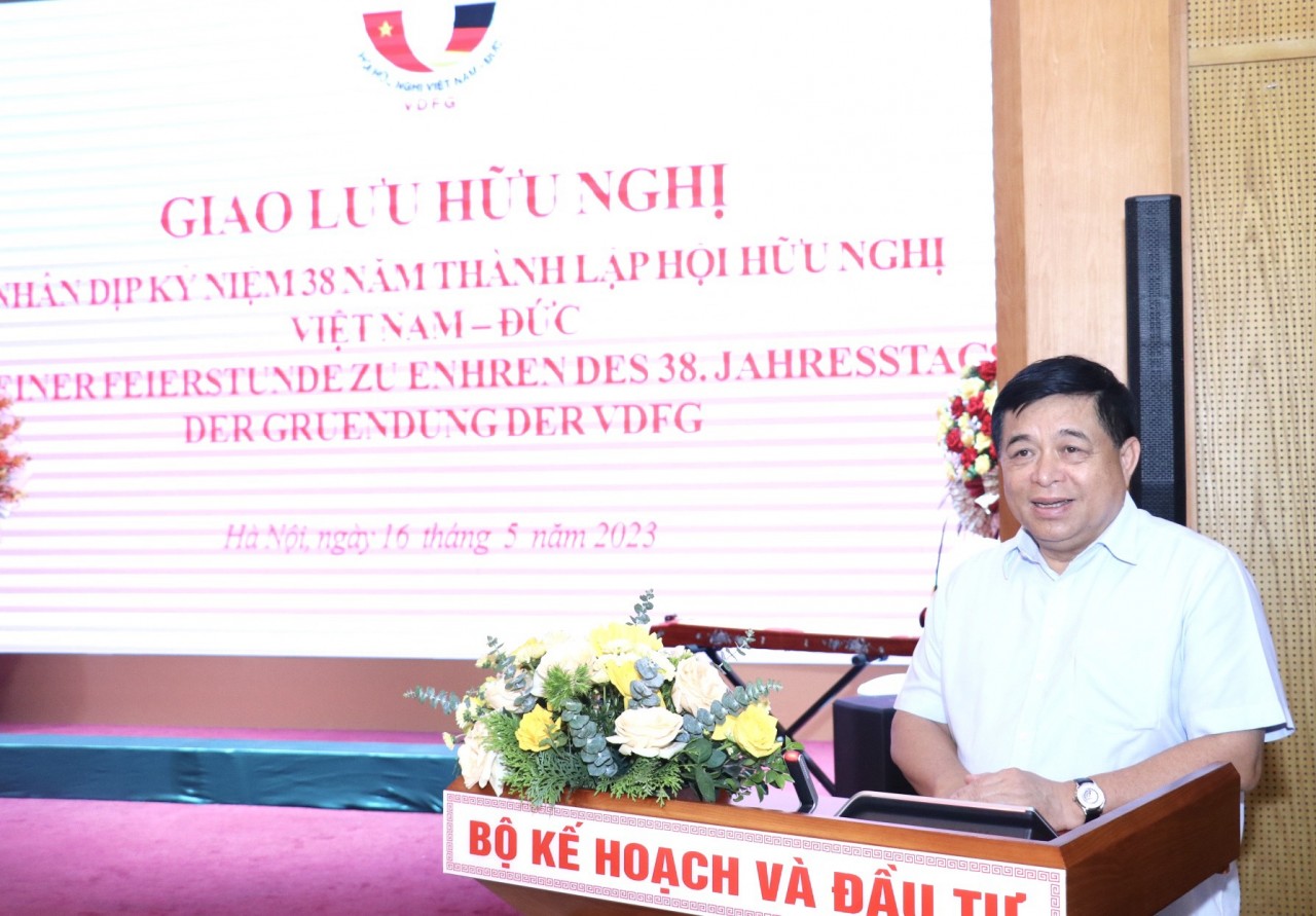 Bộ trưởng Bộ Kế hoạch và Đầu tư, Chủ tịch Hội hữu nghị Việt Nam - Đức Nguyễn Chí Dũng phát biểu tại buổi lễ