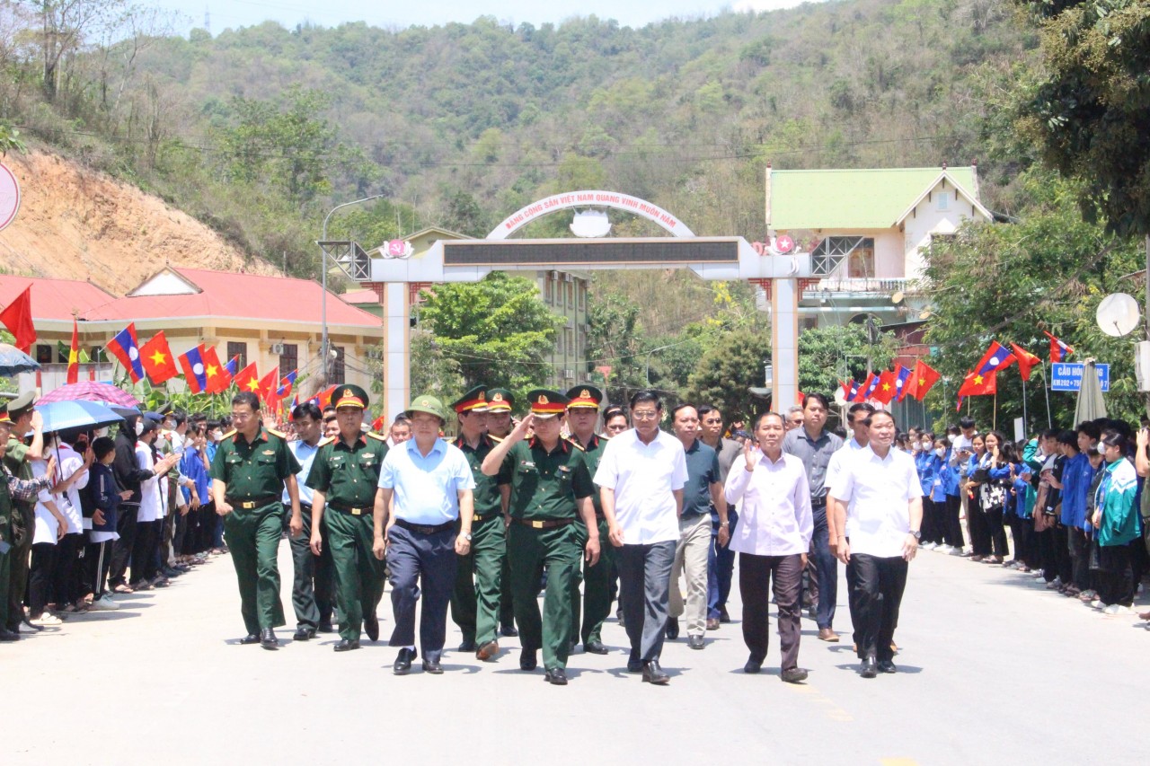 Long trọng Lễ đón 96 hài cốt liệt sỹ Quân tình nguyện và Chuyên gia Việt Nam hy sinh tại Lào