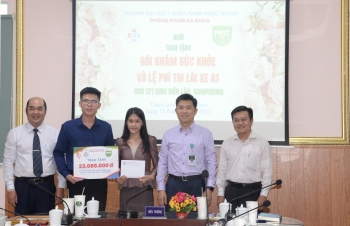 171 sinh viên Lào, Campuchia được tặng gói khám sức khỏe và lệ phí thi lái xe A1