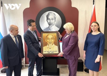 Việt Nam - LB Nga hướng tới kỷ niệm 100 năm Chủ tịch Hồ Chí Minh đến Petrograd