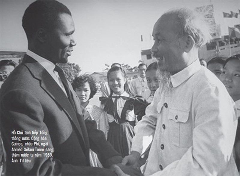 Chủ tịch Hồ Chí Minh tiếp Tổng thống Cộng hòa Guinea Ahmed Sékou Touré sang thăm nước Việt Nam, tháng 9/1960. (Ảnh tư liệu)