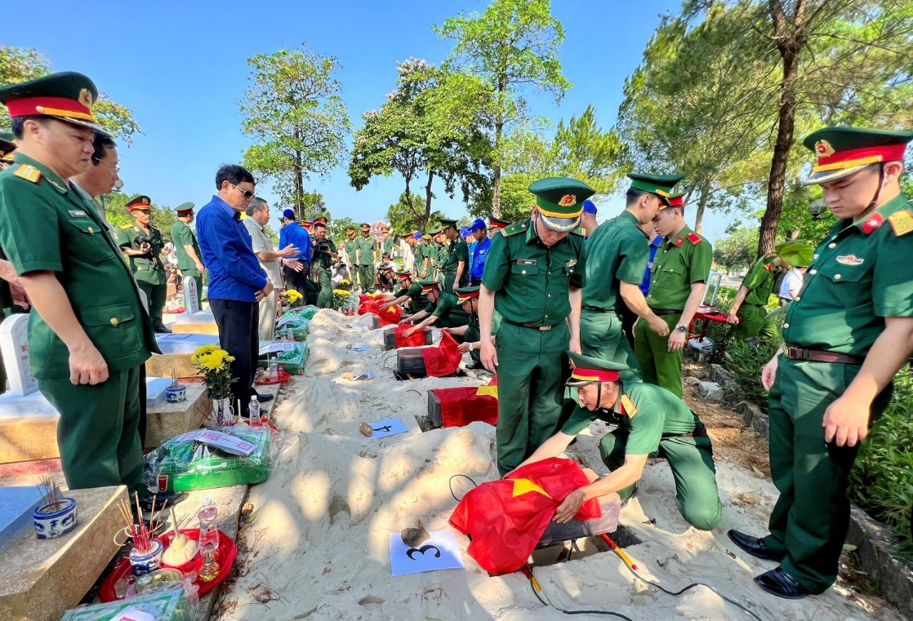 Quảng Trị tổ chức trọng thể lễ truy điệu và an táng 9 hài cốt liệt sĩ hy sinh ở chiến trường Lào