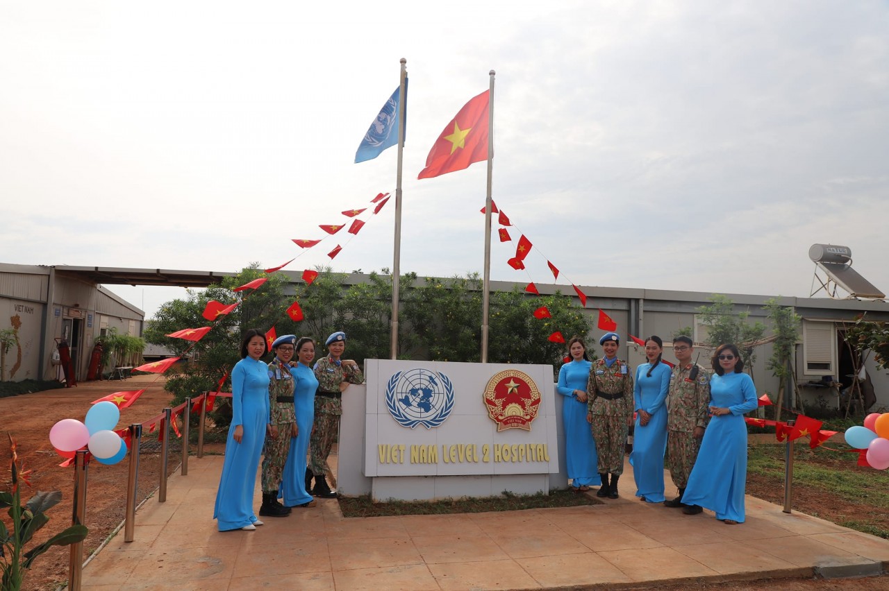Bệnh viện dã chiến Việt Nam khánh thành điểm check-in cột cờ nhân dịp sinh nhật Bác