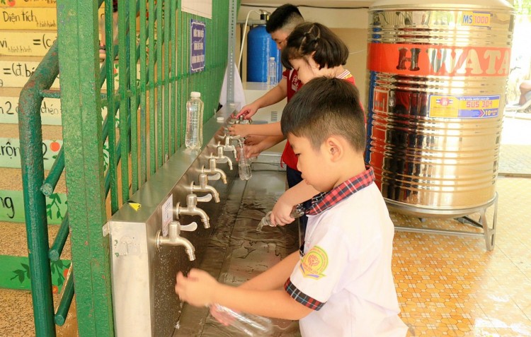 Tp Hồ Chí Minh: Trẻ em có hoàn cảnh khó khăn được dùng nước sạch, khám bệnh miễn phí