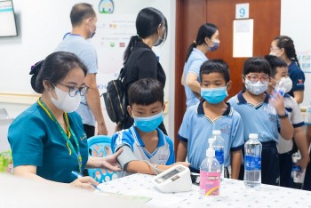 Tp Hồ Chí Minh: Trẻ em có hoàn cảnh khó khăn được dùng nước sạch, khám bệnh miễn phí