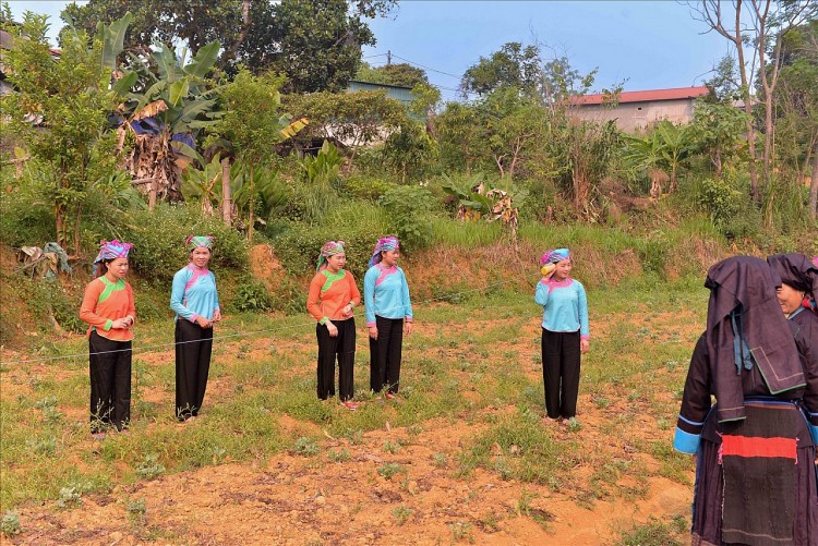 Giá trị nhân văn trong nghệ thuật hát ống của người Pú Nả Giá trị nhân văn trong nghệ thuật hát ống của người Pú Nả