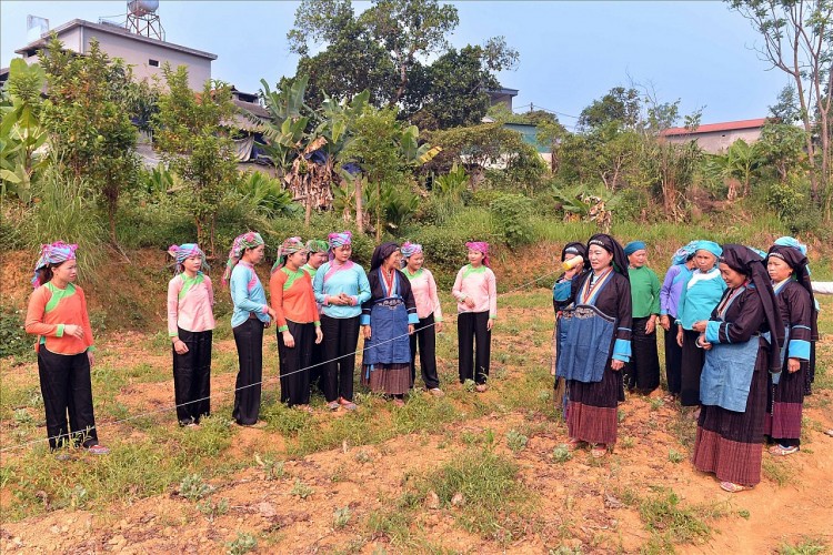 Giá trị nhân văn trong nghệ thuật hát ống của người Pú Nả Giá trị nhân văn trong nghệ thuật hát ống của người Pú Nả