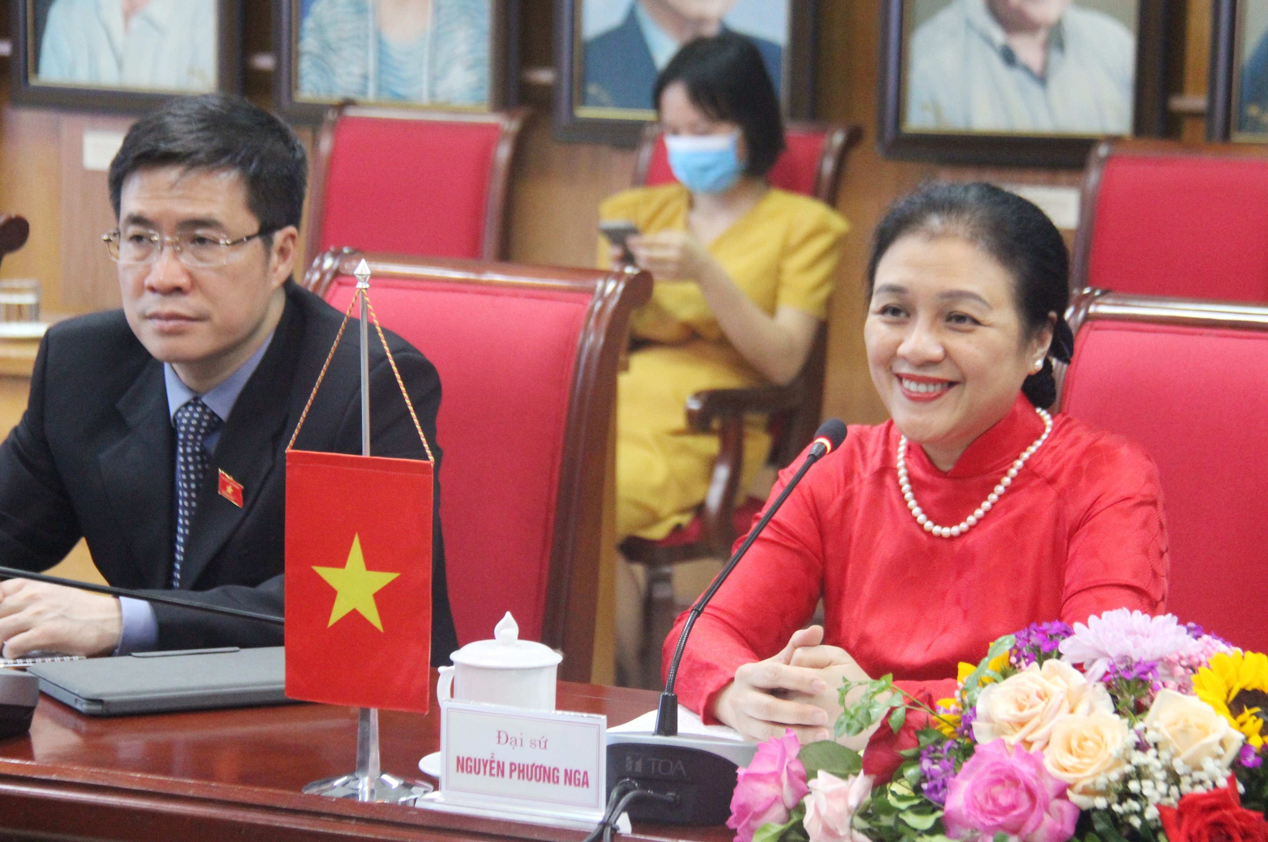 Đại sứ Nguyễn Phương Nga, Chủ tịch Liên hiệp các tổ chức hữu nghị Việt Nam phát biểu tại buổi tiếp (Ảnh: Hồng Ảnh).