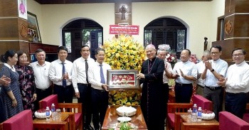 Lãnh đạo thành phố Đà Nẵng đến thăm và chúc mừng 60 năm ngày thành lập Giáo phận Đà Nẵng