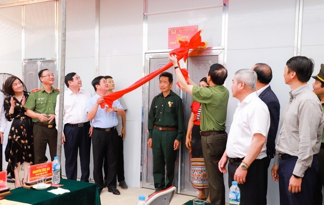 Hoàn thành hơn 1.900 căn nhà cho người nghèo tại 3 huyện biên giới Tây Nghệ An