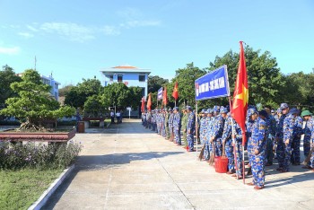 300 cán bộ, đoàn viên thanh niên Lữ đoàn 162 sôi nổi thực hiện “Ngày chủ nhật xanh”