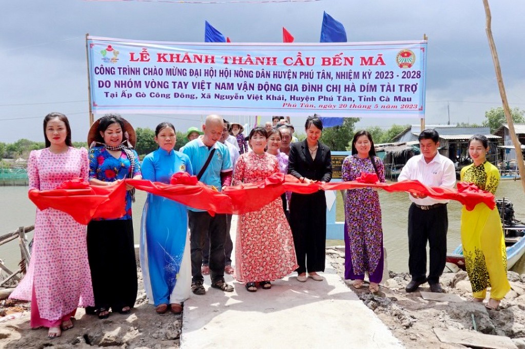 Cà Mau: Khánh thành 2 cầu giao thông nông thôn do nhóm từ thiện Vòng Tay Việt Nam tài trợ