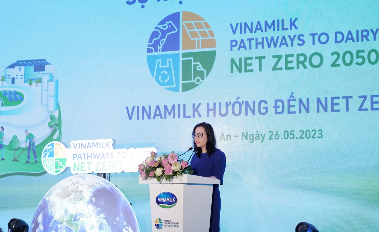 Bà Trần Thị Lan Anh – Tổng Thư ký VCCI, đại diện Hội đồng doanh nghiệp vì sự phát triển bền vững chia sẻ về những mục tiêu cụ thể của cam kết Net Zero 2050 của chính phủ.