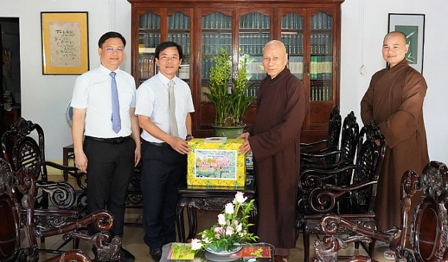 Lãnh đạo tỉnh Thừa Thiên Huế thăm hỏi, chúc mừng một số cơ sở Phật giáo nhân dịp Đại lễ Phật đản