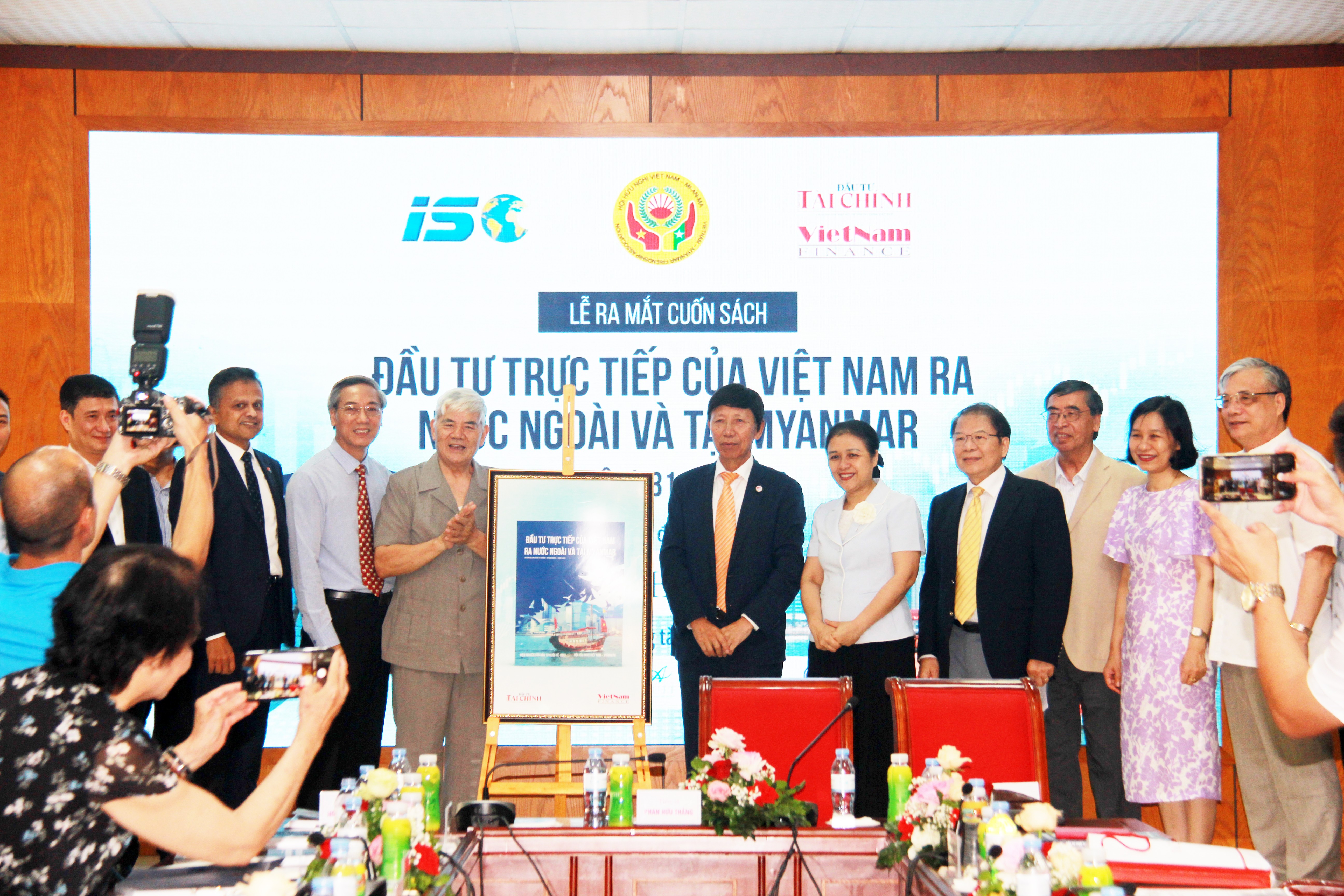 Ấn phẩm đầu tiên chuyên sâu về đầu tư của Việt Nam ra nước ngoài