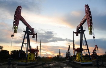Giá dầu tăng mạnh trước thềm cuộc họp của OPEC+