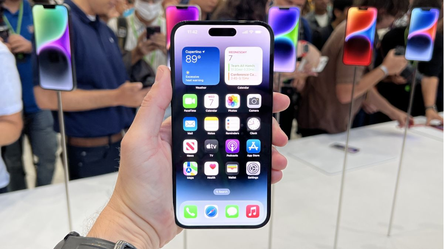 Dự đoán giá iPhone 15 Pro so với phiên bản tiền nhiệm.