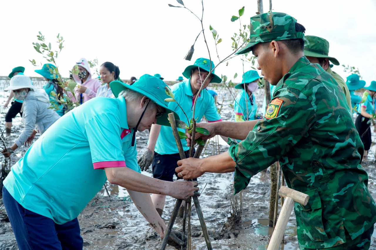 ActionAid Việt Nam phát động chương trình Carbon Xanh và trồng rừng tại Sóc Trăng
