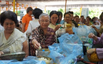 Giữ gìn văn hóa truyền thống Việt qua Đại lễ Phật Đản tại Lào