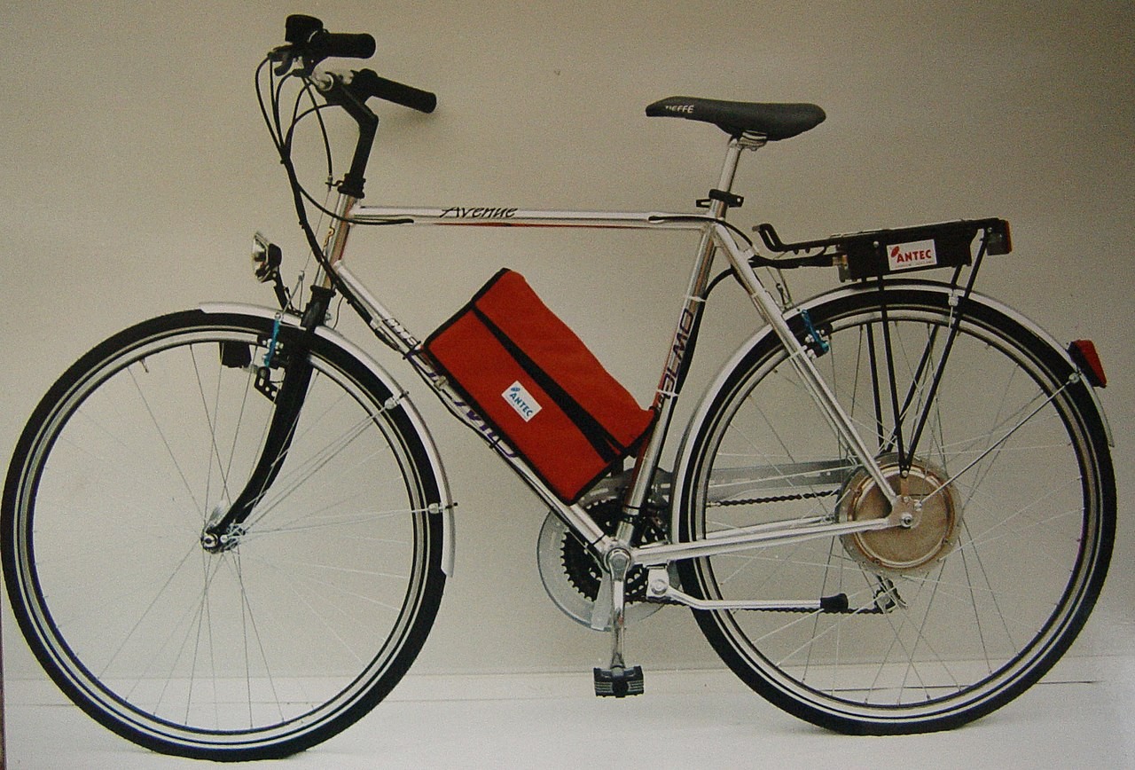Mẫu xe đạp điện xuất hiẹn năm 1991 (Ảnh: Wikipedia).
