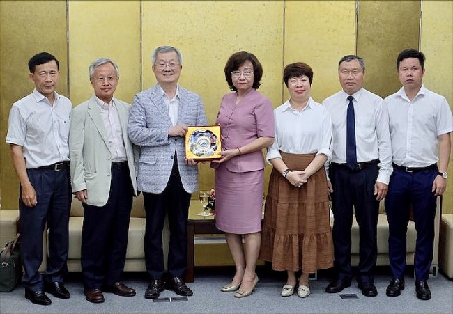 Tài trợ cho học sinh khuyết tật tại Quảng Trị, Quảng Bình và TP. Đà Nẵng