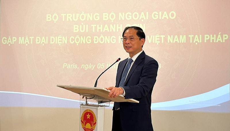 Bộ trưởng Ngoại giao Bùi Thanh Sơn gặp đại diện cộng đồng người Việt Nam tại Pháp