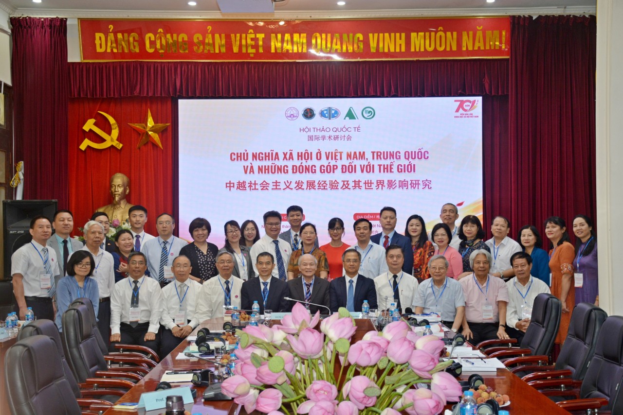 Hơn 80 nhà khoa học Việt Nam và Trung Quốc chia sẻ kinh nghiệm xây dựng chủ nghĩa xã hội