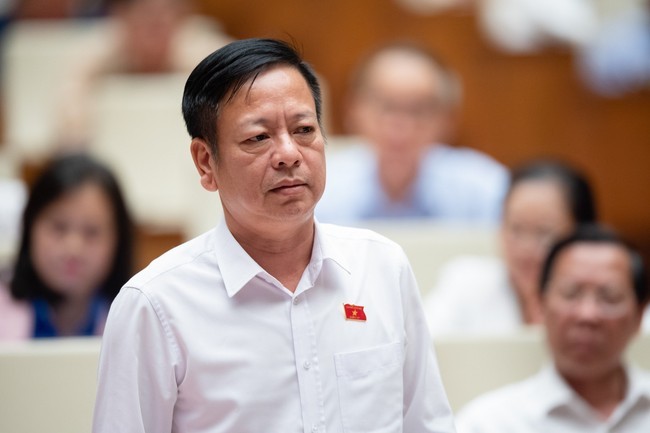 Bộ trưởng Nguyễn Văn Thắng nhận nhiều câu hỏi 