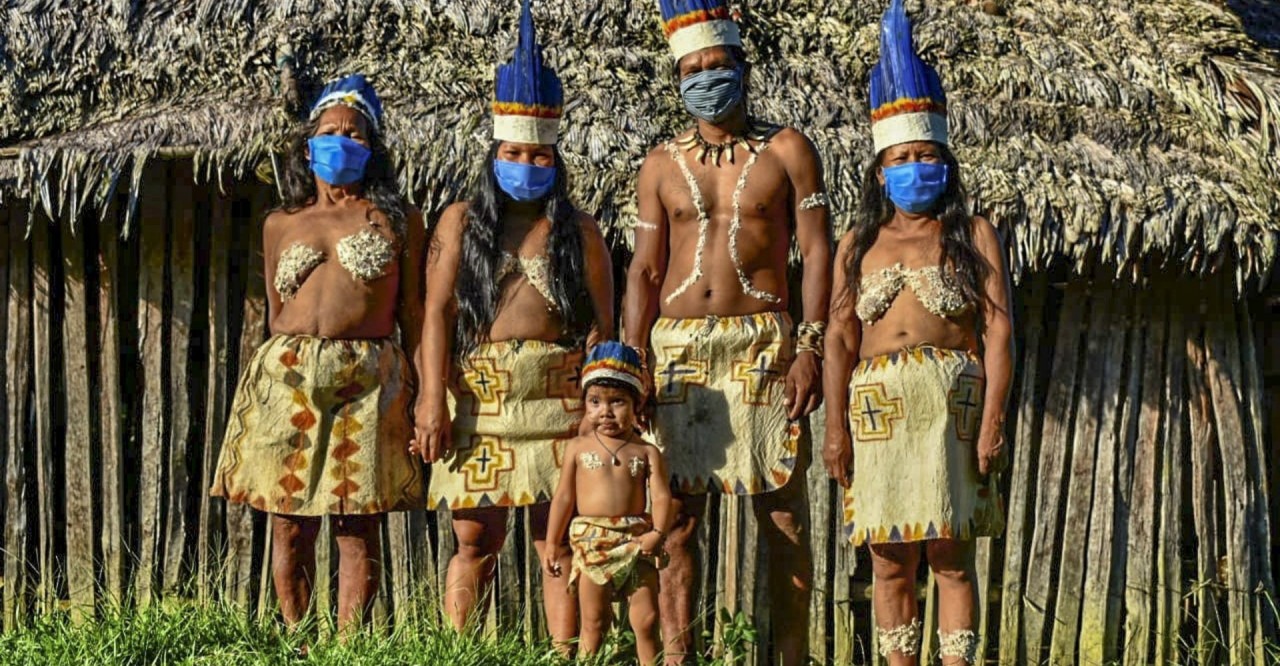 Trẻ em người dân tộc thiểu số Huitoto được dạy các kỹ năng săn bắt và đi rừng từ khi còn nhỏ (Ảnh: 