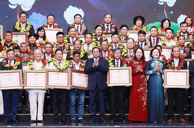 Nhiều tấm gương thầm lặng đang ngày đêm đóng góp công sức, trí tuệ, nguồn lực cho đất nước